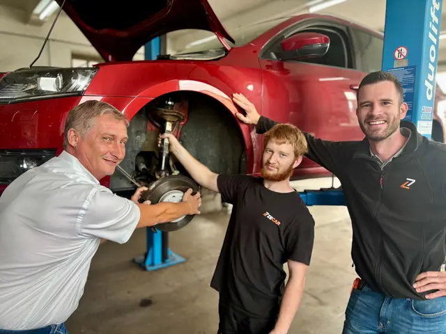 Für Rafael Rakel ist die Lehre bei "ZeCar Kfz-Technik" in Gars am Kamp vor allem eines: abwechslungsreich. | Foto: Markus Kahrer
