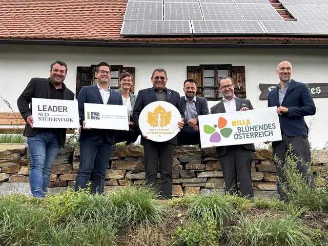 V.l.: Kitzeck-Bürgermeister Josef Fischer, LAbg. Gerhard Hirschmann, Projektleiterin Anna Luidoid, Arnfels-Bürgermeister Karl Habisch, Naturparkchef Kilian Cresnik, Robert Nagele und Peter Gschiel | Foto: MeinBezirk/W. Fischer