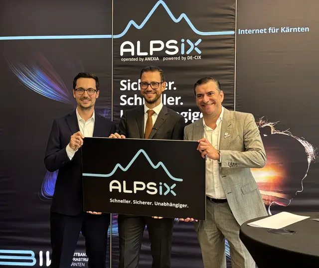 (v.l.n.r.) Alexander Windbichler (CEO der Anexia Holding), Landesrat Sebastian Schuschnig (Land Kärnten) und Ivo Ivanov (CEO der DE-CIX Group AG) beim offiziellen Pressetermin zum offiziellen Launch von ALPSiX, operated by Anexia und powered by DE-CIX im Lakeside-Park in Klagenfurt. | Foto: MeinBezirk.at/Michael Kurz