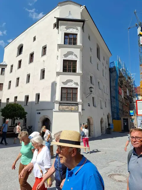 Beim Senioren-Café im Gasthaus Samböck in Pabneukirchen stand das Reisen im Mittelpunkt. Der Pabneukirchner Seniorenbund-Reiseleiter Altbürgermeister Johann Buchberger präsentierte die 4-Tages-Ortsgruppenreise nach Bayern und Tirol mit beeindruckenden Bildern. | Foto: Buchberger