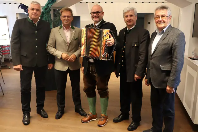 Ein klangvolles Gruppenbild: Karl Bohnstingl, Gottfried Hubmann, Gregor Mörth, Josef Deutschmann, Werner Weibert (v.l.) | Foto: Gerhard Langmann