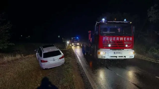 Um 20.46 Uhr wurden die Einsatzkräfte zu einem Verkehrsunfall alarmiert. | Foto: Feuerwehr Eggenburg