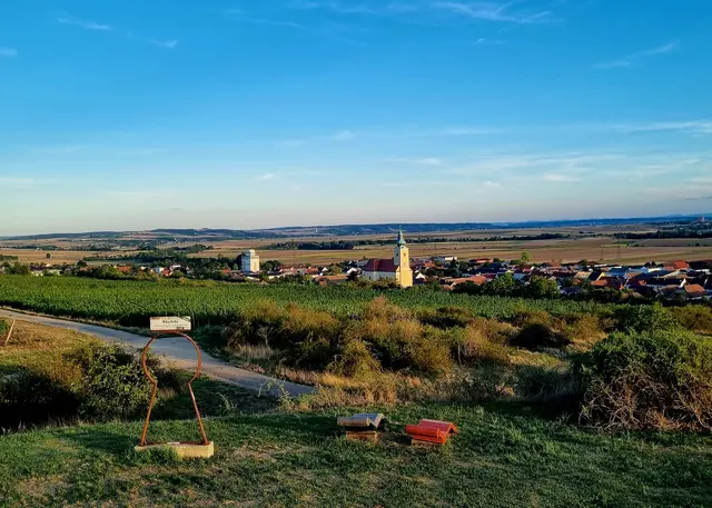 Blick nach Röschitz von der Aussichtsblattform  | Foto: Manuela Jeindl