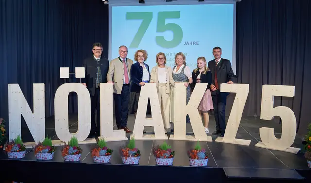 NÖ LAK-Präsident Andreas Freistetter, LH-Stellvertreter Stephan Pernkopf, Landesrätin Christiane Teschl-Hofmeister, Landeshauptfrau Johanna Mikl-Leitner, NÖ LAK-Vizepräsidentin Judith Hartl, die aktuell jüngste NÖ LAK-Kammerrätin Marlies Putz und NÖ LAK-Vizepräsident Franz Sigl. | Foto: Philipp Monihart