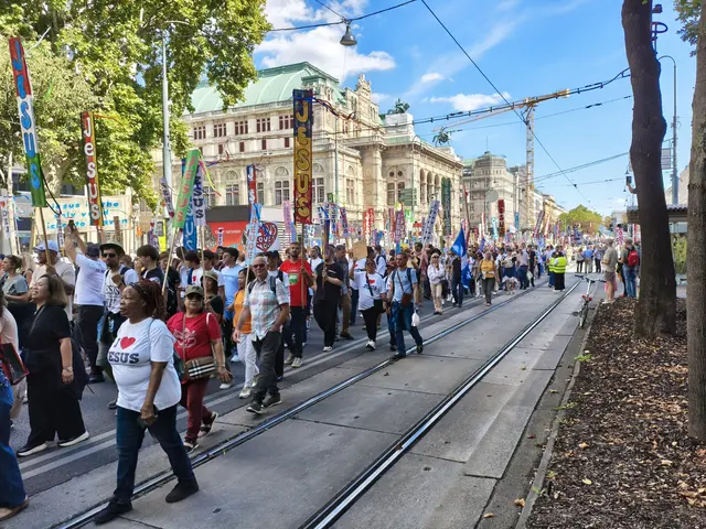 Rund 20.000 Menschen zogen einmal um die Ringstraße. | Foto: Mathias Kautzky/MeinBezirk