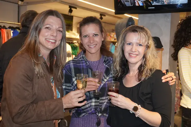 Wirtschaftsausschussobfrau Bernadette Stockhammer (Mitte) mit GR Maria Lorenzatto und ihrer Schwester Barbara | Foto: Kainz