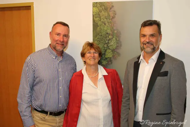 BGM Josef Rothensteiner mit Monika Pabeschitz und Florian Winter.