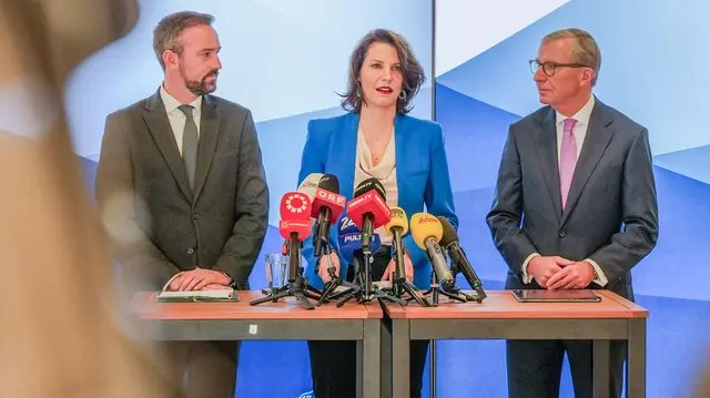 Stefan Schnöll bleibt Stellvertreter, Karoline Edtstadler wird ab 1. Februar geschäftsführende Partei-Obfrau der Salzburger ÖVP und soll ab 2. Juli 2025 Landeshauptfrau werden und der aktuelle Landeshauptmann Wilfried Haslauer, der sich zurückziehen wird bei der heutigen PK. | Foto: wildbild /Doris Wild