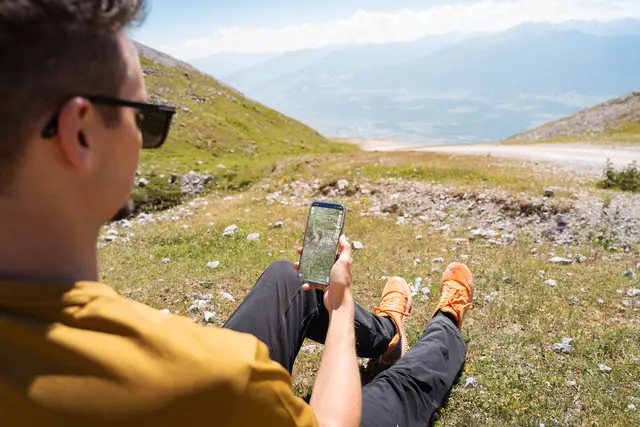 Bergsportbegeisterte können über die Web-Anwendung die Ausgesetztheitskarte aufrufen und sich über die Ausgesetztheit von Wanderwegen informieren. | Foto: Land Tirol/Schallhart