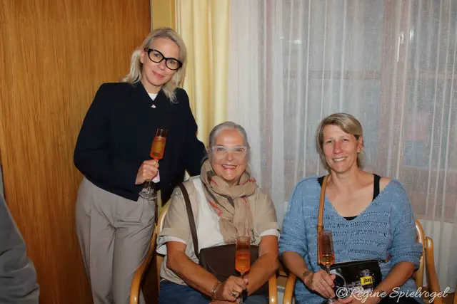 Vizebgm. Katharina Krenn, Künstlerin Christine Foetsch   Fotografin Nadja Büchler. 
