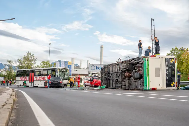 Bei der Großübung auf der B144 trainierten mehrere Einsatzorganisationen gemeinsam für den Ernstfall. | Foto: Fotokerschi