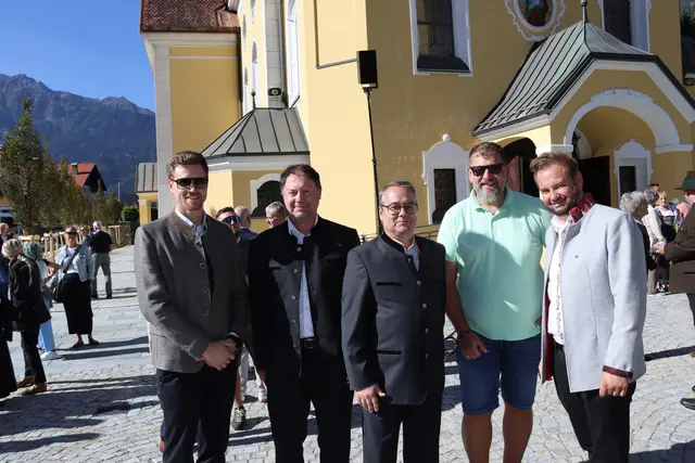 Der Zammer Gemeindevorstand Thomas Walser, mit den Gemeinderäten Markus Hammerl, Andreas Grüner und Christian Kohler und dem Gemeindevorstand und Landtagsagebordenten Dominik Traxl.  | Foto: Elisabeth Zangerl