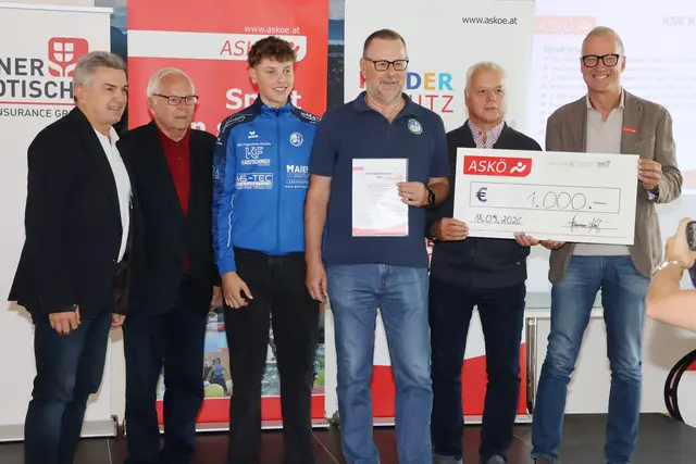 von links: ASKÖ Präsident Abg.z.NR a.D. Hermann Krist, ASKÖ Kärnten Präsident Abg.z.NR a.D. Anton Leikam, Rafael Waldhauser, KSK Obmann Werner Rössler, KSK Kassier Adolf Pichler und ASKÖ Vizepräsident Sport Mag. Dr. Thomas Zacharias