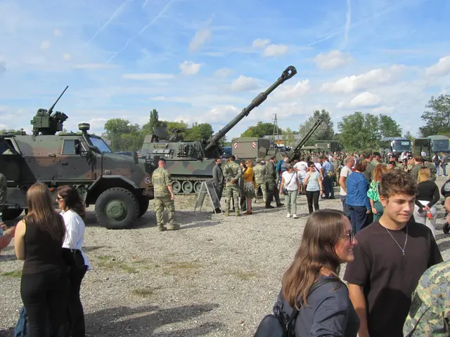 Informationsschau Gefechtsfahrzeug DINGO, Panzerhaubitze M109 des Aufklärungs- und Artilleriebataillon 4 sowie 35mm Zwillingsfliegerabwehrkanone der Flieger- und Fliegerabwehrtruppenschule | Foto: Ledermann Andreas, Flieger- und Fliegerabwehrtruppenschule