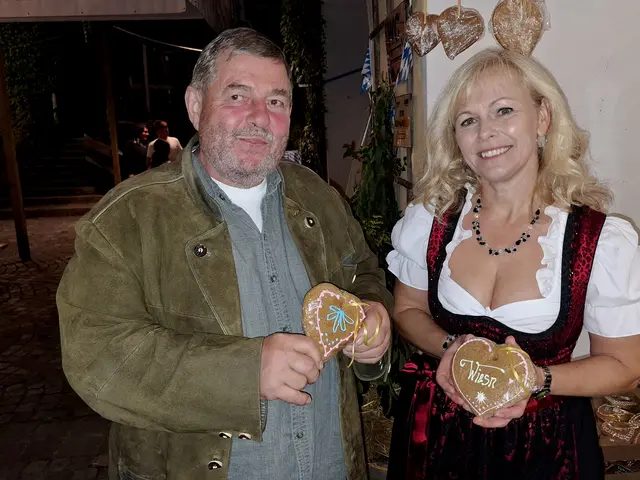 Erste Bad Kreuzner Wiesn auf Burg Kreuzen. Ein großartiger Erfolg! Gemeindevorständin Anita Payreder. Karl Haider und Anita Payreder.  | Foto: Robert Zinterhof