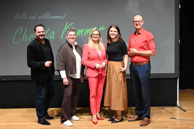 Markus Josl, Birgit Witzmann, Christa Kummer, Stefanie Eberl und Christopher Führer bei der Rednernacht im Stadtsaal. | Foto: Manuel Forster