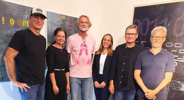 Dirk Schilling, Sabine Buchwald, Michael Dijkstra, Manuela Lobnik, Albert Mesner und Andreas Jerlich (von links) bei der Eröffnung der Ausstellung „Dürre/Suša“ | Foto: Michael Arbeitstein