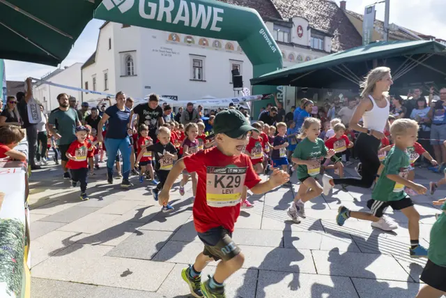 Am Samstag fand am Hauptplatz und in der Innenstadt von Leoben das 17. LE-Laufevent mit zehn Bewerben statt, den Auftakt bildeten die Kinderläufe für die 440 Kinder gemeldet waren. | Foto: Klaus Pressberger