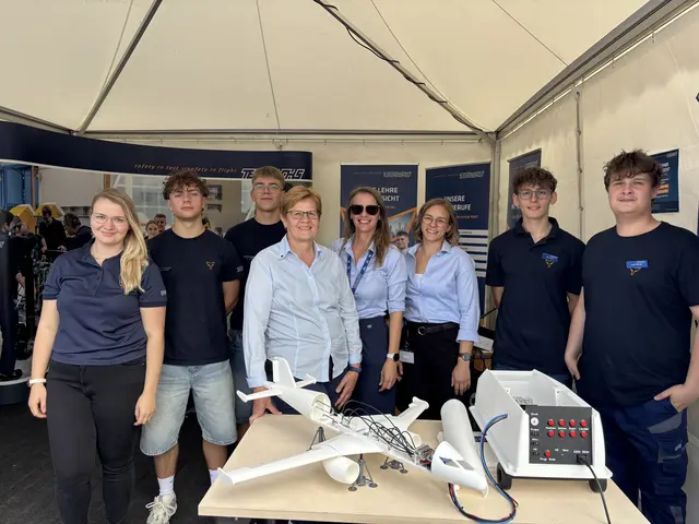 Sophie Daniel (Assistentin CEO &amp; CFO), Markus Rossnagl (Lehring), Alexandru-Fabian Bogatu (Lehrling), Margit Spitzer (HR), Regina Danninger (HR), Erika Holzinger (Prozess- und Nachhaltigkeitsmanagement) und Marcel Hartl (Lehrling), Leon Zeilinger (Lehrling) | Foto: Daniel Schmidt