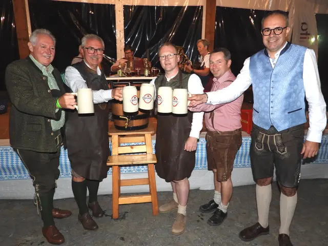 Erste Bad Kreuzner Wiesn auf Burg Kreuzen. Ein großartiger Erfolg! Gemeindevorständin  Viktor Sigl, Manfred Nenning, Markus Brandstetter, Martin Kurzmann, Georg Lehner. | Foto: Robert Zinterhof