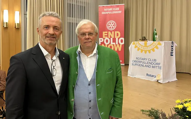 Rotary-Präsident Jürgen Rohrer konnte Rotarier-Kollegen Christian Wehrschütz begrüßen. | Foto: Gesa Buzanich