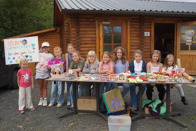 Die Freundinnen aus Rohrbach verkauften Selbstgemachtes. Die Einnahmen spenden sie an ein Tierheim. | Foto: Jennifer Flechl / MeinBezirk