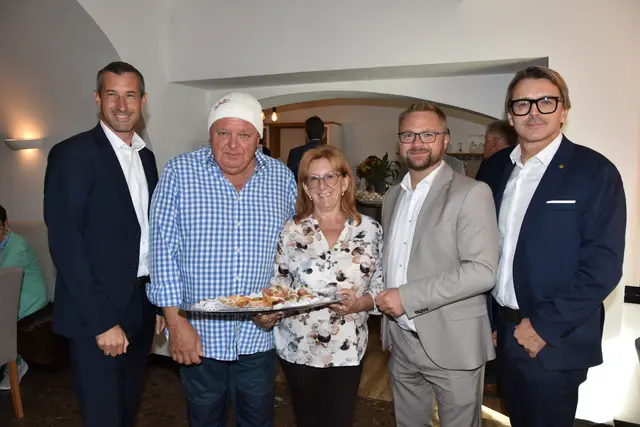 Gastronomin Isolde Gartner eröffnete am Mistelbacher Hauptplatz ihr neues Café-Restaurant „Mittelpunkt Mistelbach“. | Foto: Schönmann