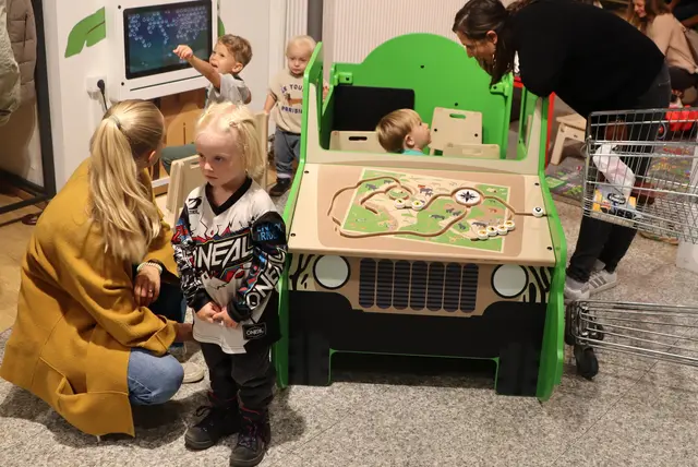 Im Geländewagen durch das Modegeschäft | Foto: Gerhard Langmann