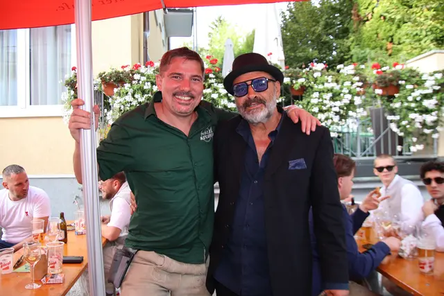 Wirt Alex Krammer mit Richard Dervisagio.