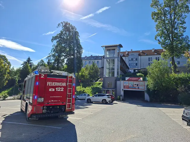 Die Feuerwehr musste eine Person auf dem Aufzug befreien. | Foto: FF Waidhofen/Thaya