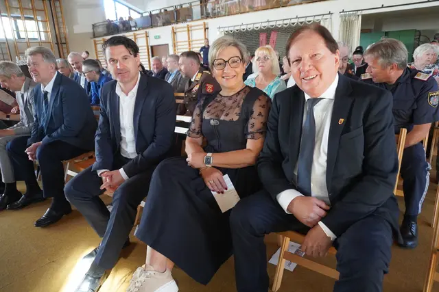 Landtagsabgeordnete Christoph Zarits, Bürgermeisterin Claudia Schlager und Bürgermeister Matthias Weghofer.  | Foto: MeinBezirk/Barbara Babonitsch-Diewald