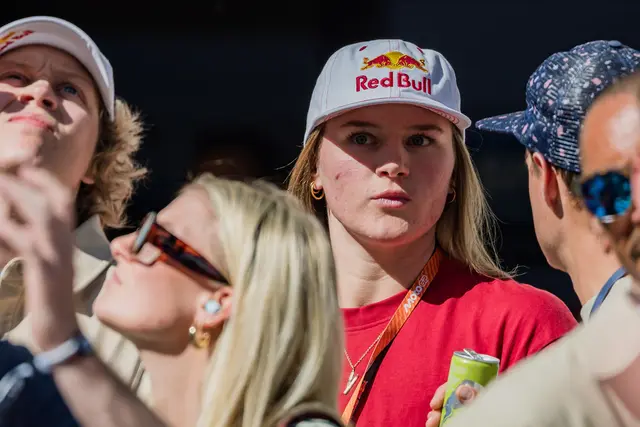 Skistar Emma Aicher mischte sich unter die Fans.
