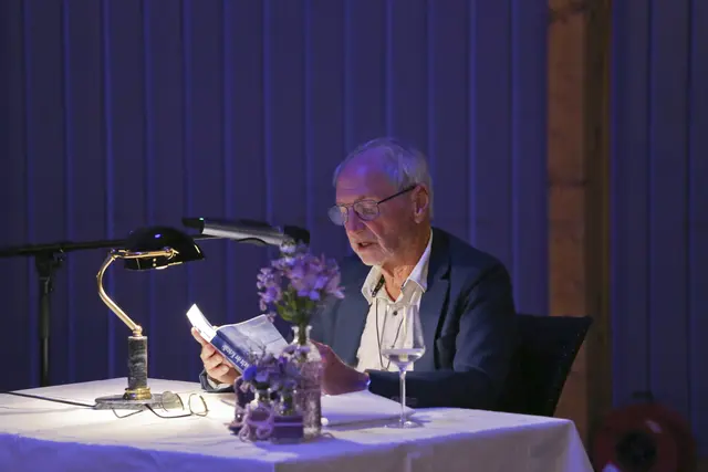 Kristalle, Parallelwelten und geheimnisvolle Kräfte standen im Mittelpunkt eines besonderen Abends in Maissau. Rudolf Bulant präsentierte in der Amethyst Welt seinen neuen Fantasy-Roman „Die Macht der Kristalle“. | Foto: Anker