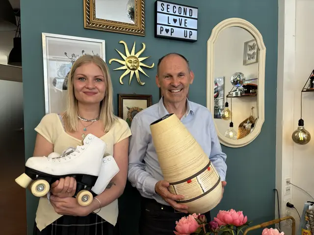 Sophia Wegner und Thomas Gassner im neuen Carla-Po-up-Store im Kaiviertel in der Stadt Salzburg.  | Foto: Lisa Gold