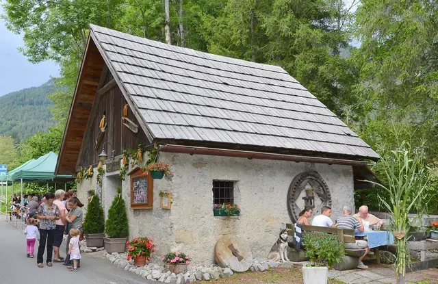 Die Jost-Hausmühle in Radnig wurde 1906 erbaut und war ursprünglich eine Wassermühle. Heute kümmert sich der Mühlenverein um den Erhalt der Mühle. | Foto: Hans Jost