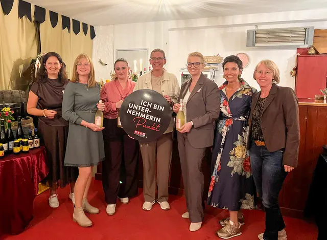 v.l. Elisabeth Medel, Martina Kühhas, Lisa Stundtner, Verena Ebenhofer, Monika Arzt, Christina Pilsl, Eveline Grabmann | Foto: Frau in der Wirtschaft