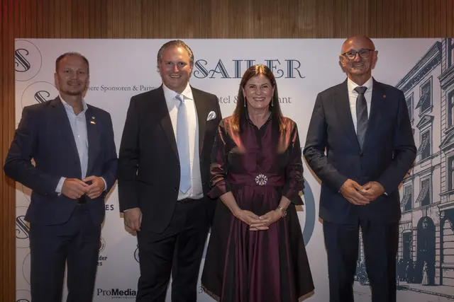 Bgm. Johannes Anzengruber, Joschi und Sabine Sailer, LH Anton Mattle | Foto: Hotel Sailer / Hetfleisch