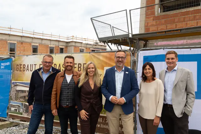 Von links: Friedrich Wiltschko (GF-WPS), Andreas Radlmüller (GF LIV), Tanja Radlmüller (LIV), Christoph Meisinger (Bürgermeister von Engerwitzdorf), Silvia Priesner-Schütz (Gesellschafterin Priesner Bau), Matthias Schütz (GF Priesner Bau). | Foto: LIV