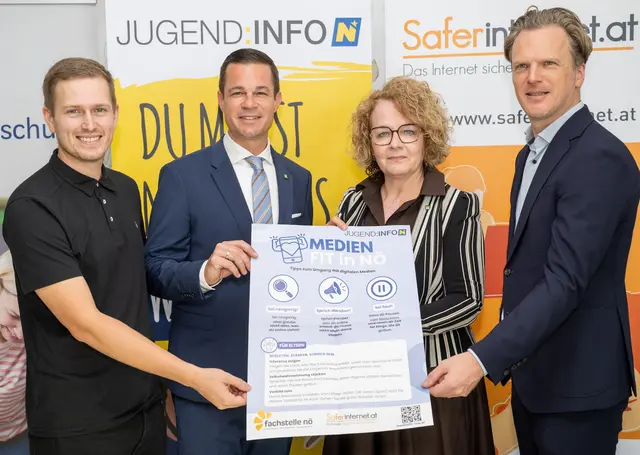 Lukas Schneider, Geschäftsführer der Jugend:info NÖ, Bildungsdirektor Karl Fritthum, Bildungslandesrätin Christiane Teschl-Hofmeister und Bernhard Jungwirth, Geschäftsführer des Österreichischen Instituts für angewandte Telekommunikation (ÖIAT) und Projektleiter von Saferinternet.at | Foto: NLK Filzwieser