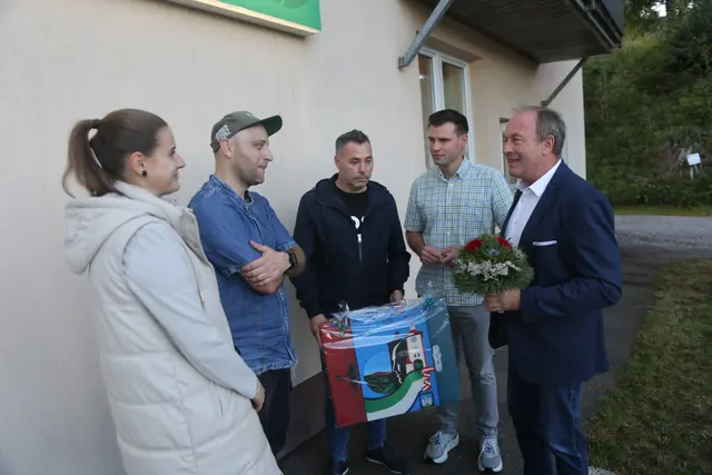 Vertreter der Gemeinde um Bgm. Peter Bacher gratulierten zur Eröffnung.