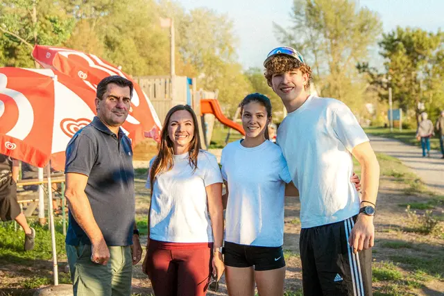 Korneuburgs Bürgermeister Christian Gepp mit der Veransaltercrew vom MileOne Run Club: Michéle Fleischer, Julia Maringer und Elias Trenker | Foto: Ian Ivanek