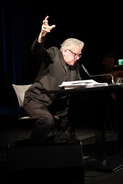 Ein Schauspieler auf der Bühne