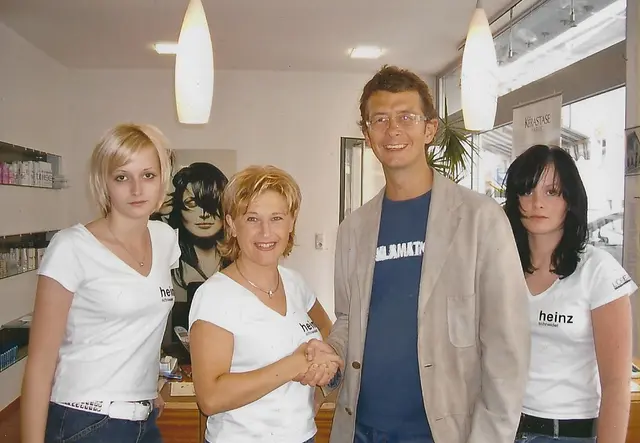 Ein Arbeitsleben, ein Salon und drei Generationen an Chefs: Nach 46 Jahren verabschiedet sich Silvia Wiesinger in den Ruhestand.  | Foto: Schnittgefühl