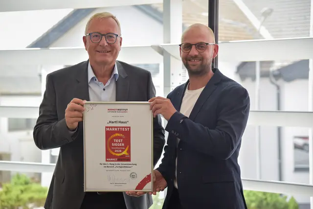 Werner Beutelmeyer, Institutsvorstand und Geschäftsführer des Market Institut (links) und Marketingleiter Philipp Müller, HARTL HAUS. | Foto: HARTL HAUS