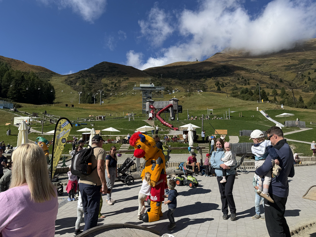 Die Besucher genossen Spiel, Spaß und wunderschönes Wetter. | Foto: Jennifer Csallo