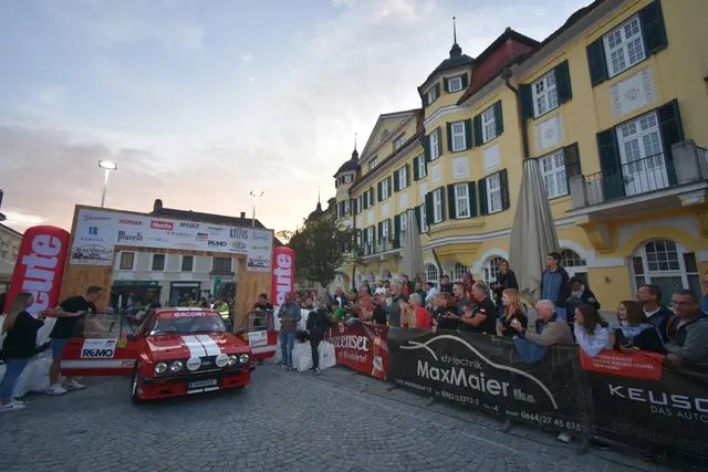 Über 1000 Zuschauer feierten die Teilnehmer der TOYOTA Keusch-Grasl-Rallye powered by SONAX und Schremser beim Zeremonienstart in Gars am Kamp. | Foto: Harald Illmer