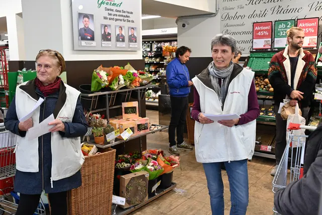 In den vergangenen Jahren wurden dutzende Bananenkisten voller Lebensmittel gespendet. | Foto: Ute Schellner/Pfarre zur Frohen Botschaft