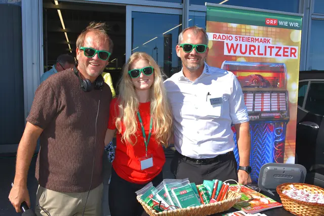 Auch Manfred Harb (r.) hatte beim Radio Steiermark Wurlitzer mit Erich Fuchs einen Musikwunsch frei. | Foto: Helmut Riedl/MeinBezirk