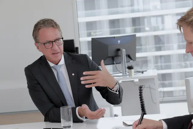 Energie AG-Vorstandchef Leonhard Schitter: "Die Energiewende ist das größte Infrastrukturprojekt der Zweiten Republik, wir reden von 140 bis 160 Milliarden Euro an Investitionen bis 2040. Das ist also nicht nur eine Frage der Energiewende und des Klimaschutzes, sondern auch ein Wirtschafts- und Standortfaktor. Und es ist ein Sicherheits-und Resilienzthema und damit eine Frage von Freiheit und Frieden." | Foto: MeinBezirk/Ingo Till