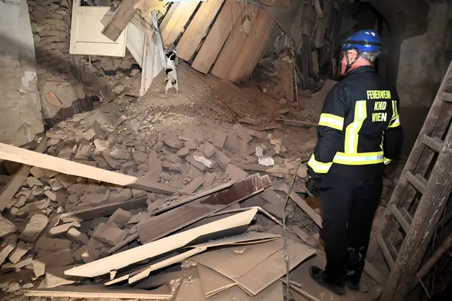 In der Nacht von Sonntag auf Montag kam es zu einem Teileinsturz in einem Gebäude. | Foto: Stadt Wien | Berufsfeuerwehr Wien